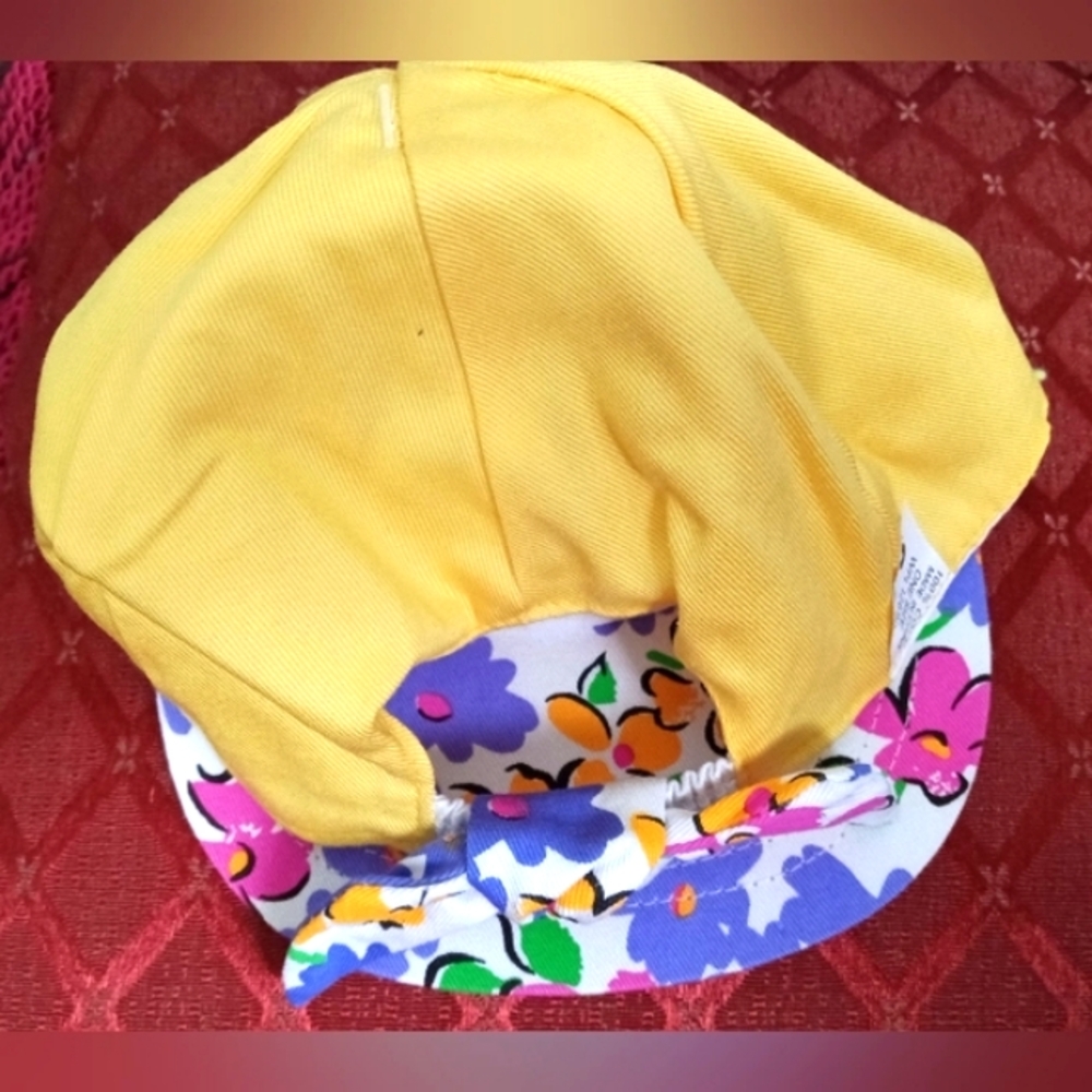 Sunhat Reversible 🤍Cool White🤍 🌞Sunny Yellow🌞 - Picture 2 of 9